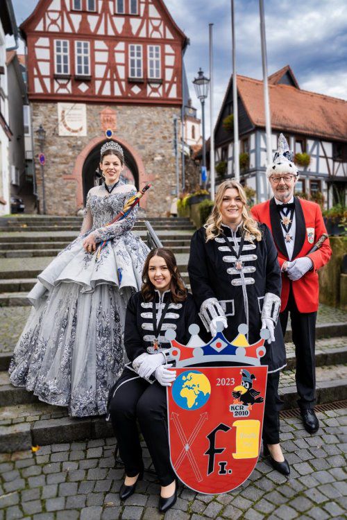 Prinzessin Fiona I. und ihr Hofstaat Prinzessin Fiona I. und ihr Hofstaat